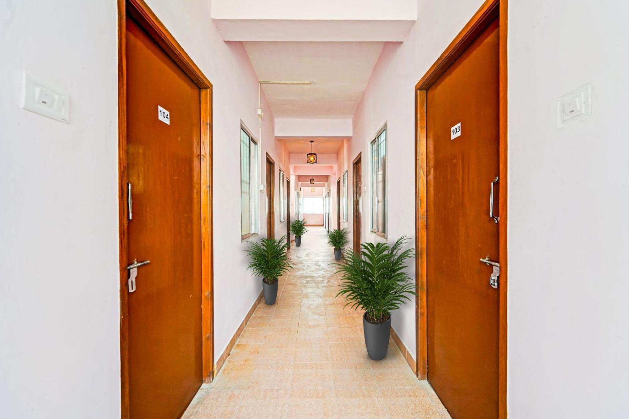 Hotel O Karapakkam, Chennai Exterior photo